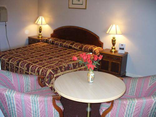 Woodland Inn Niagara Falls Room photo