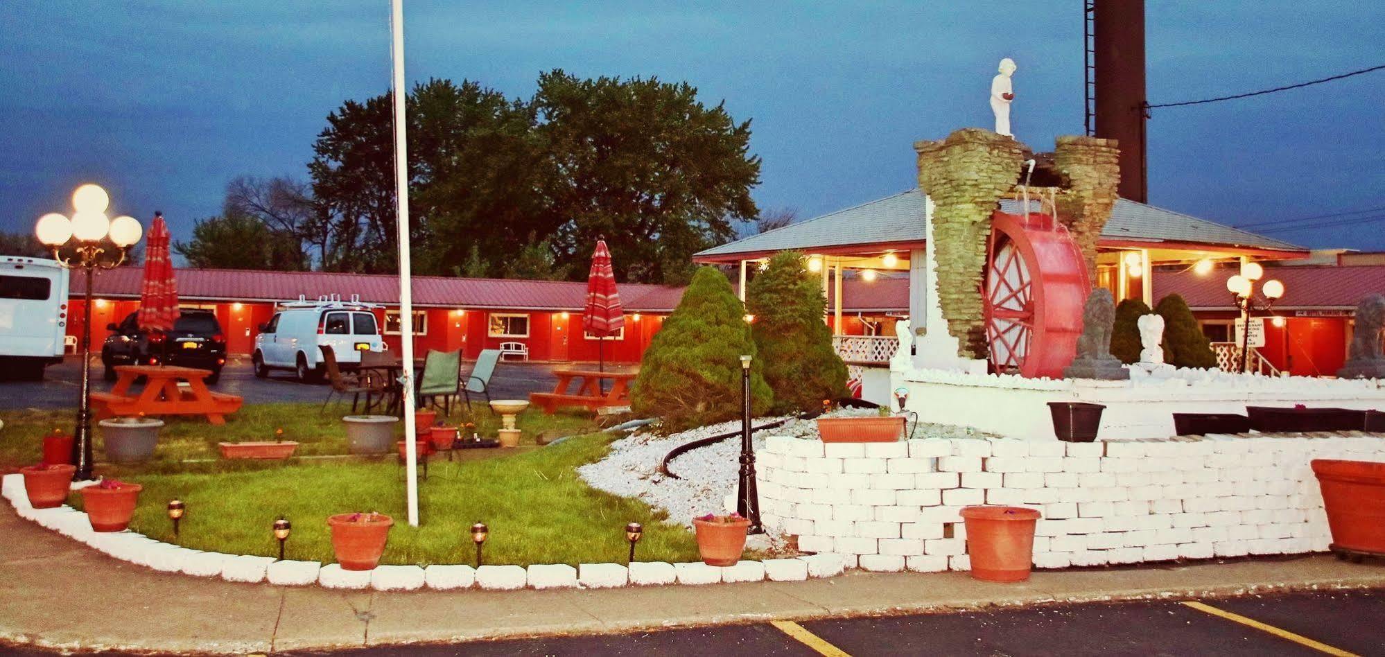 Woodland Inn Niagara Falls Exterior photo